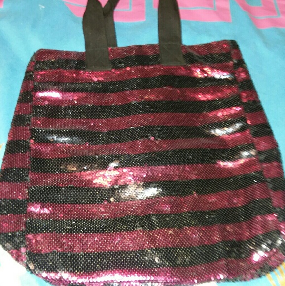 Blingy *Pink* Victoria Secret overnight bag - Picture 3 of 3